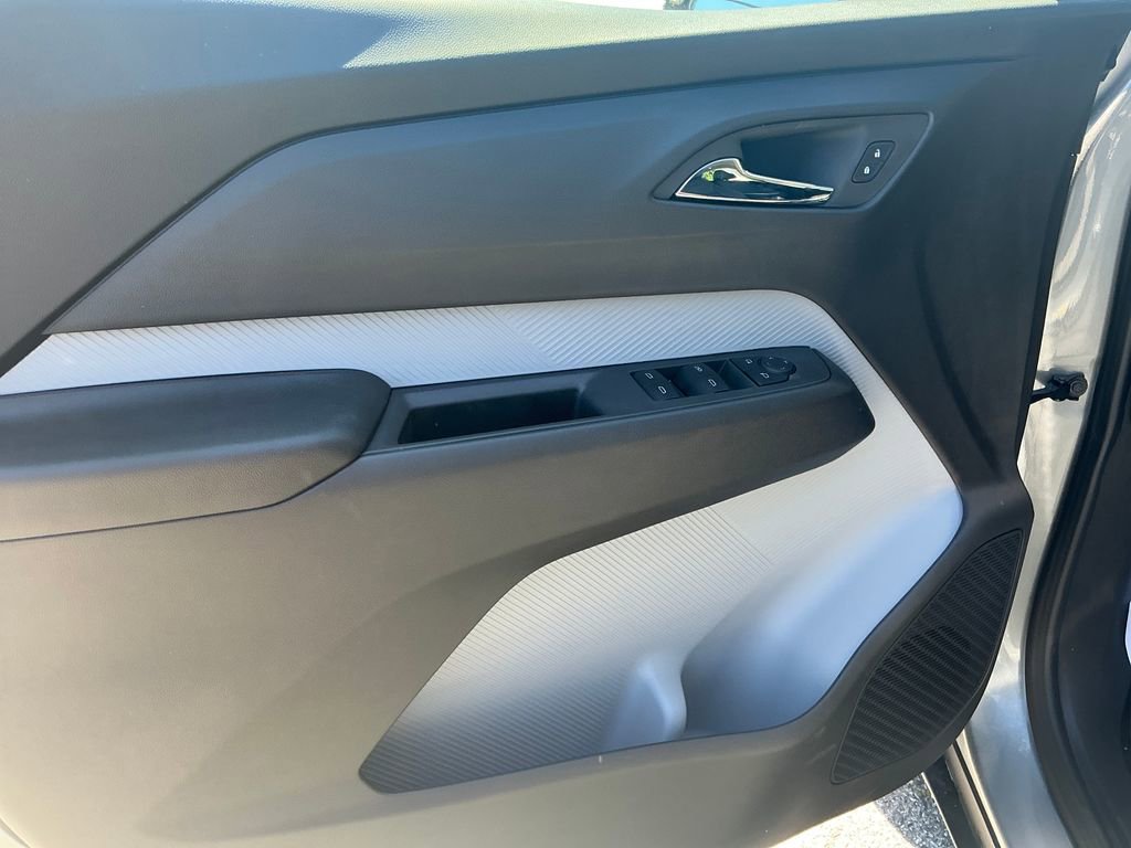 2027 Chevrolet Bolt RS - Photo 10
