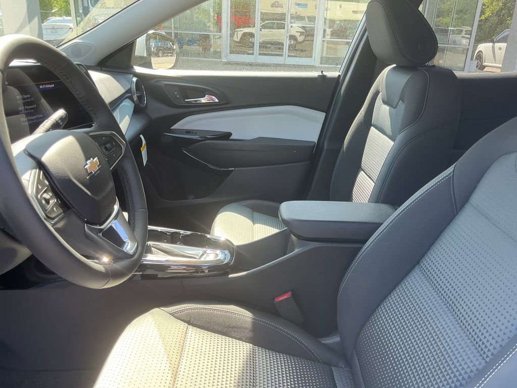 2026 Chevrolet Trax LT - Photo 9