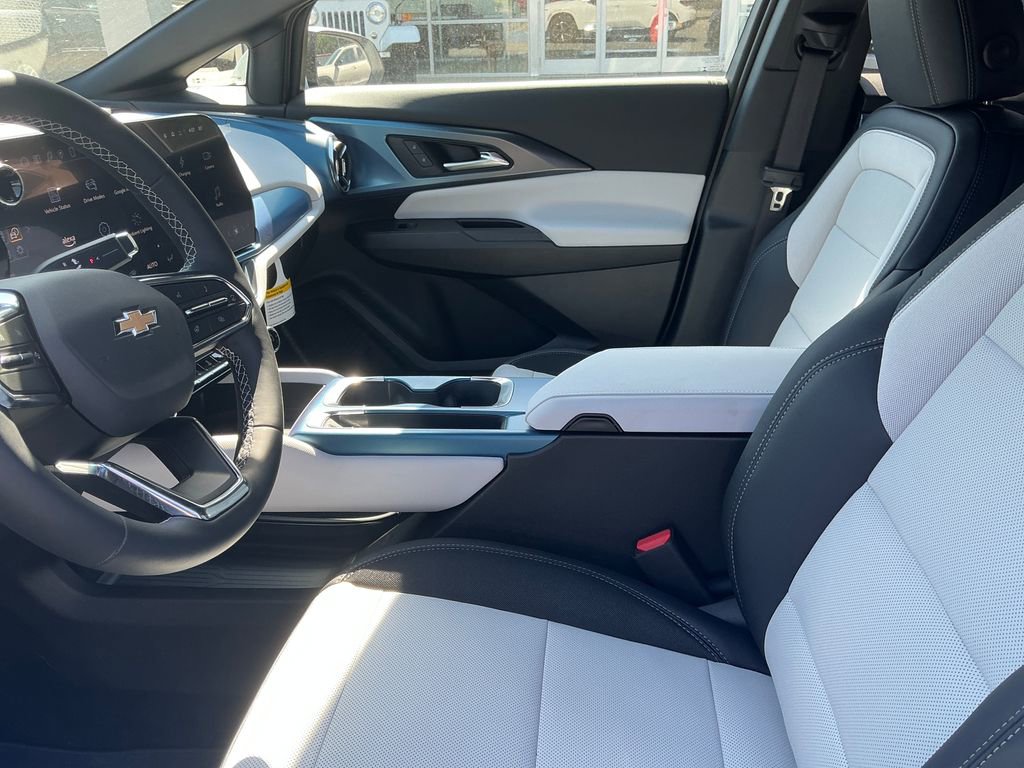 2025 Chevrolet Equinox EV 1LT - Photo 9