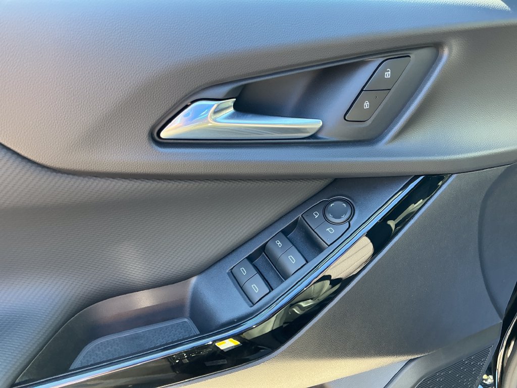 2027 Chevrolet Equinox LT - Photo 11