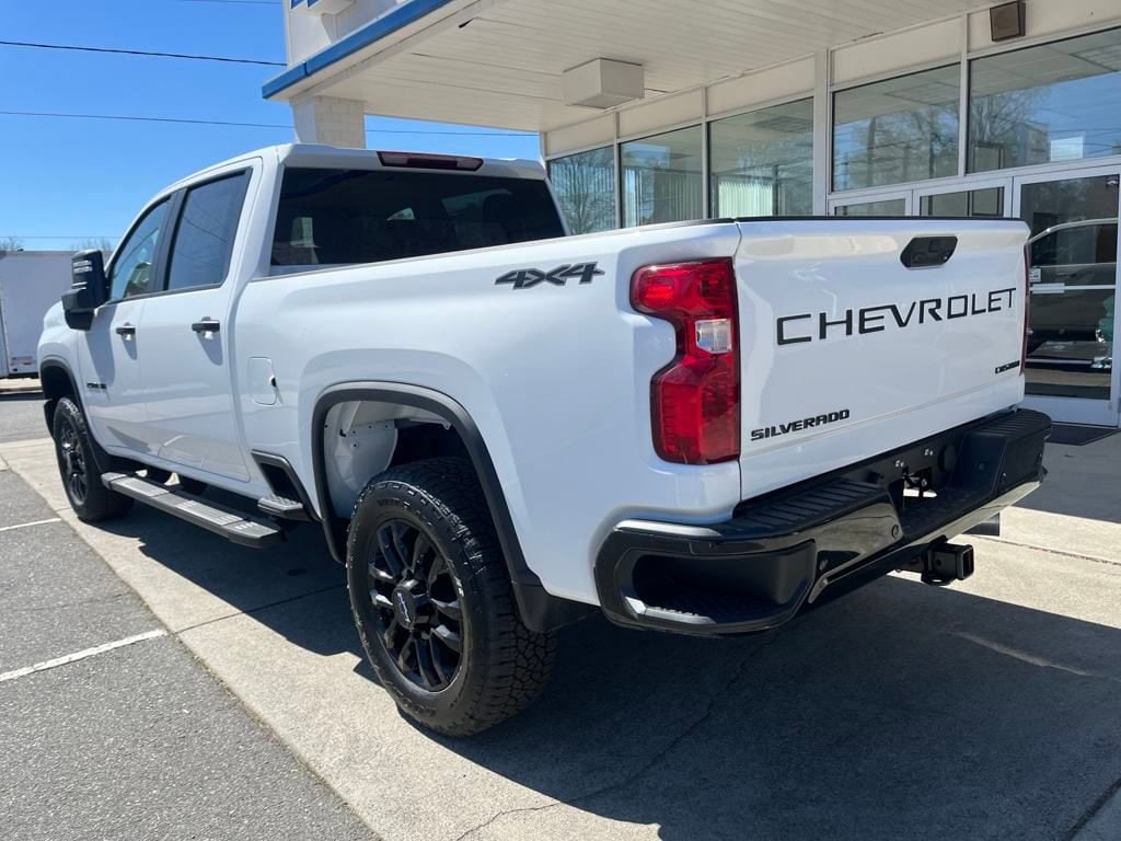 2025 Chevrolet Silverado 2500HD Custom photo 3