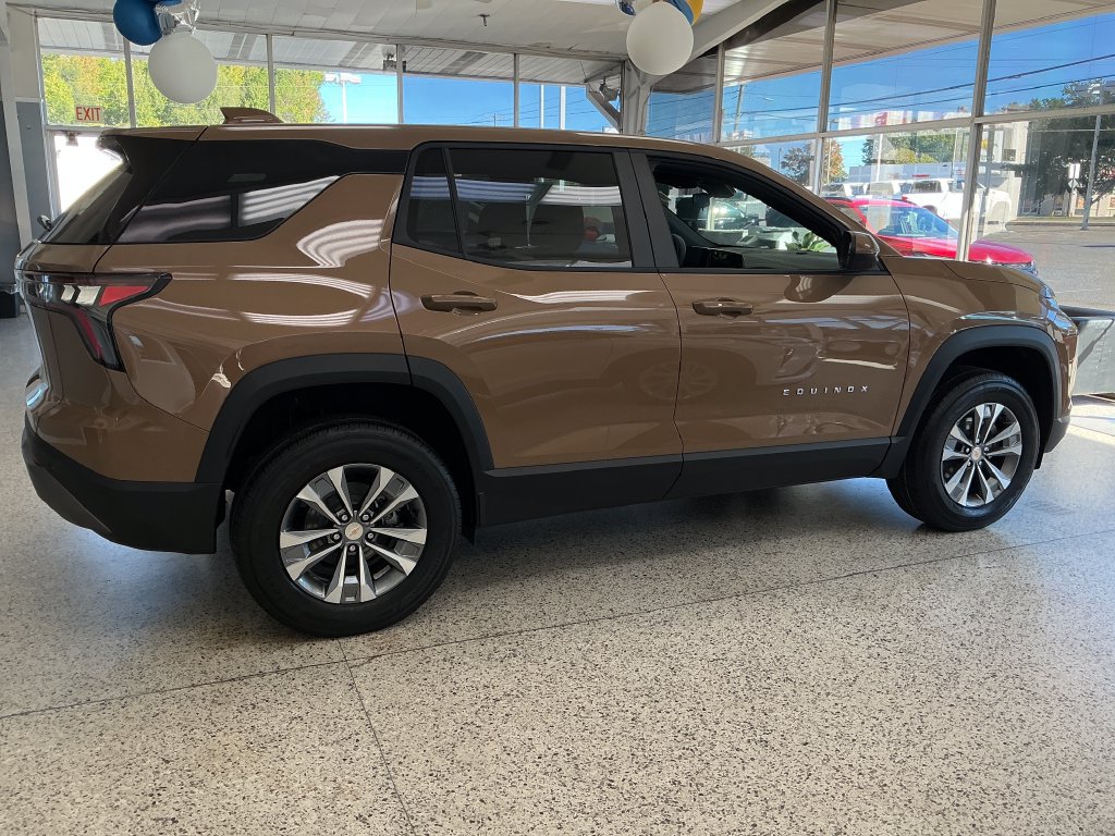 2027 Chevrolet Equinox LT - Photo 6