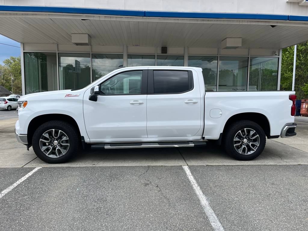 2025 Chevrolet Silverado 1500 LT photo 2