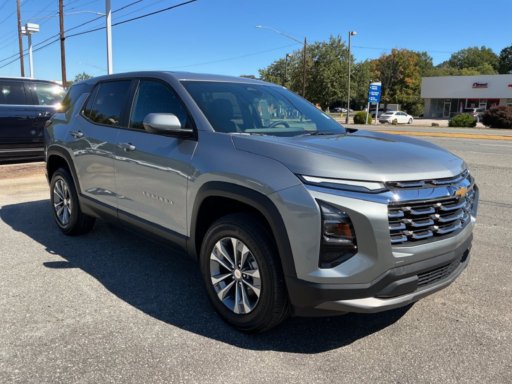 2027 Chevrolet Equinox LT - Photo 7