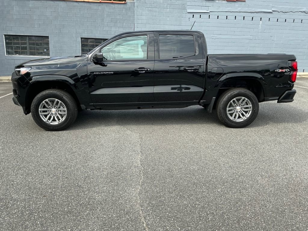 2026 Chevrolet Colorado LT photo 2