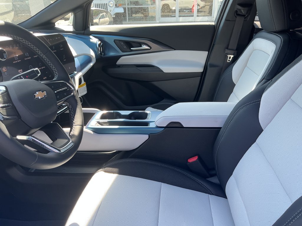 2025 Chevrolet Equinox EV 1LT - Photo 9