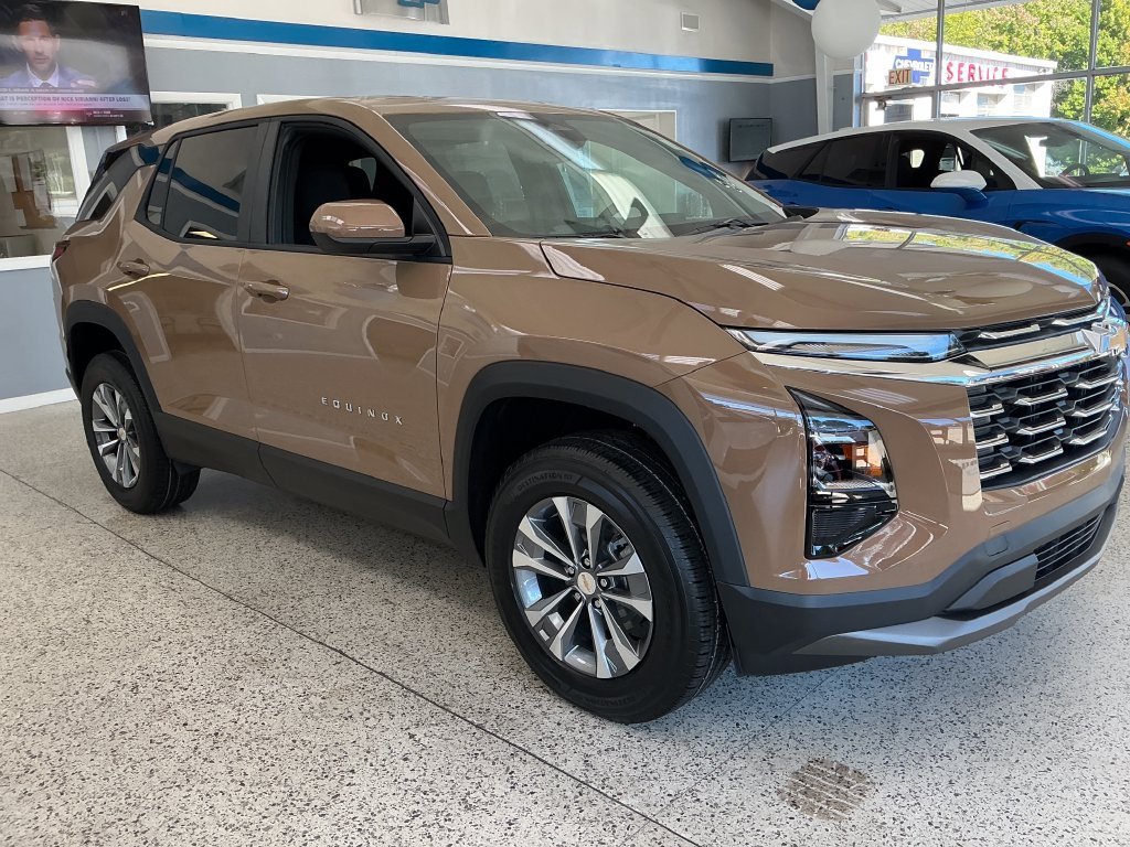 2027 Chevrolet Equinox LT - Photo 7