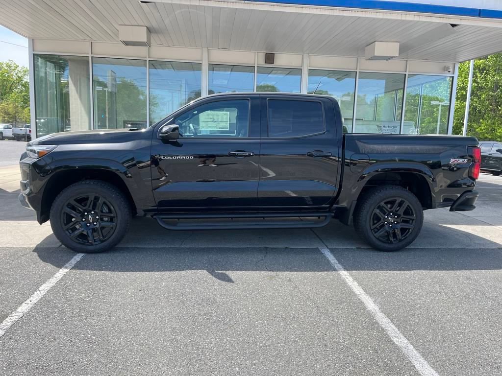 2025 Chevrolet Colorado Z71 photo 2