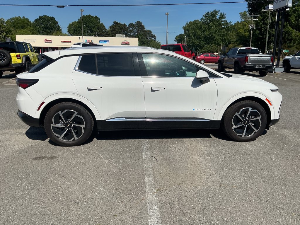 2025 Chevrolet Equinox EV 1LT - Photo 6