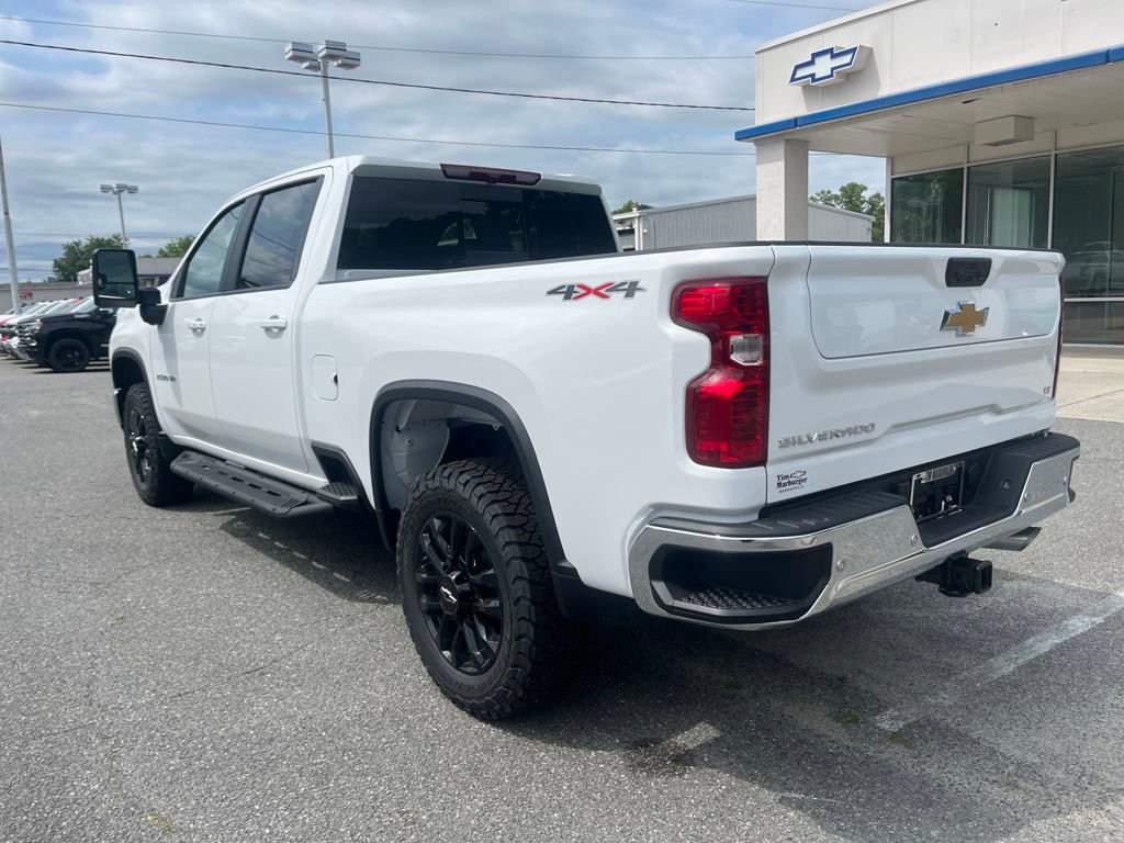 2025 Chevrolet Silverado 2500HD LT photo 3