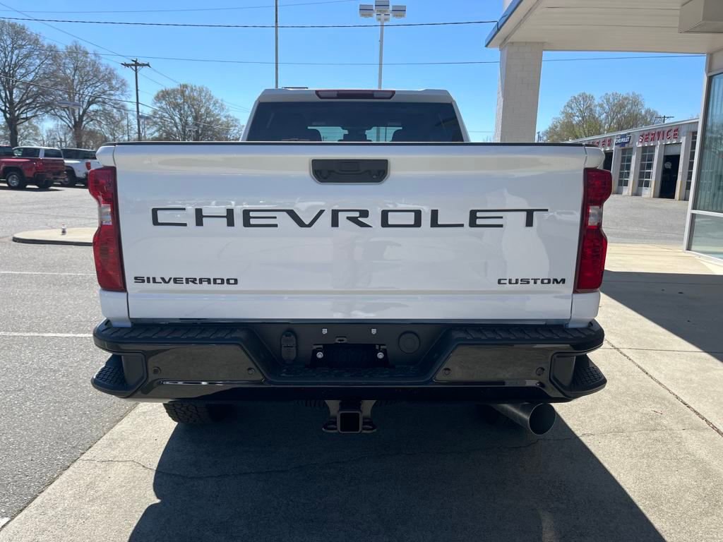 2025 Chevrolet Silverado 2500HD Custom photo 4