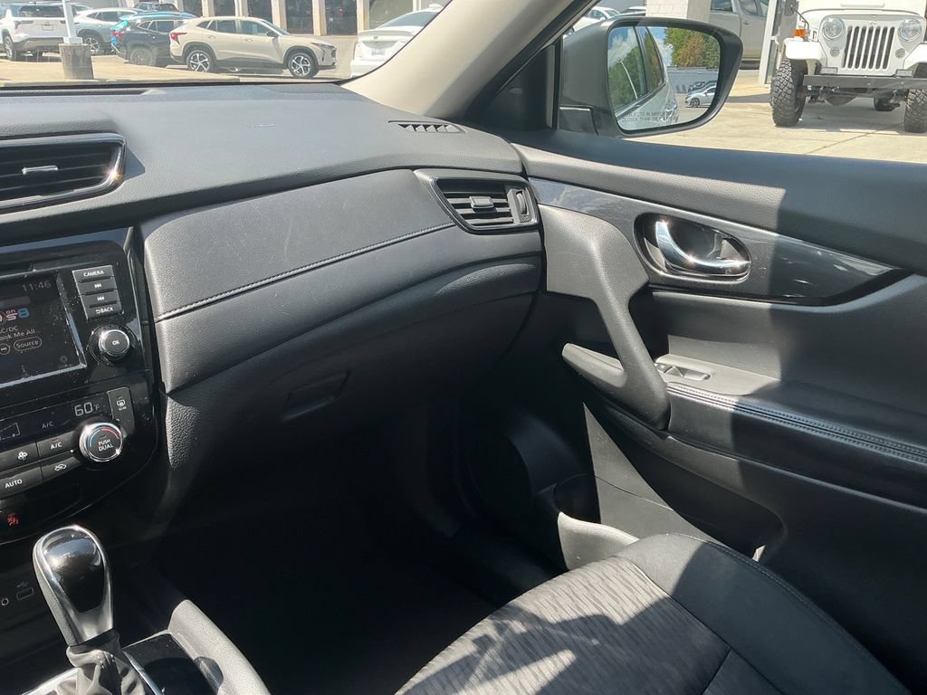 2018 Nissan Rogue SV - Photo 16