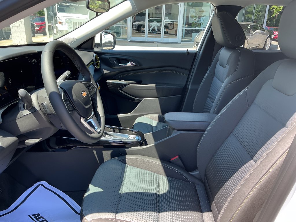 2026 Chevrolet Trax LT - Photo 9