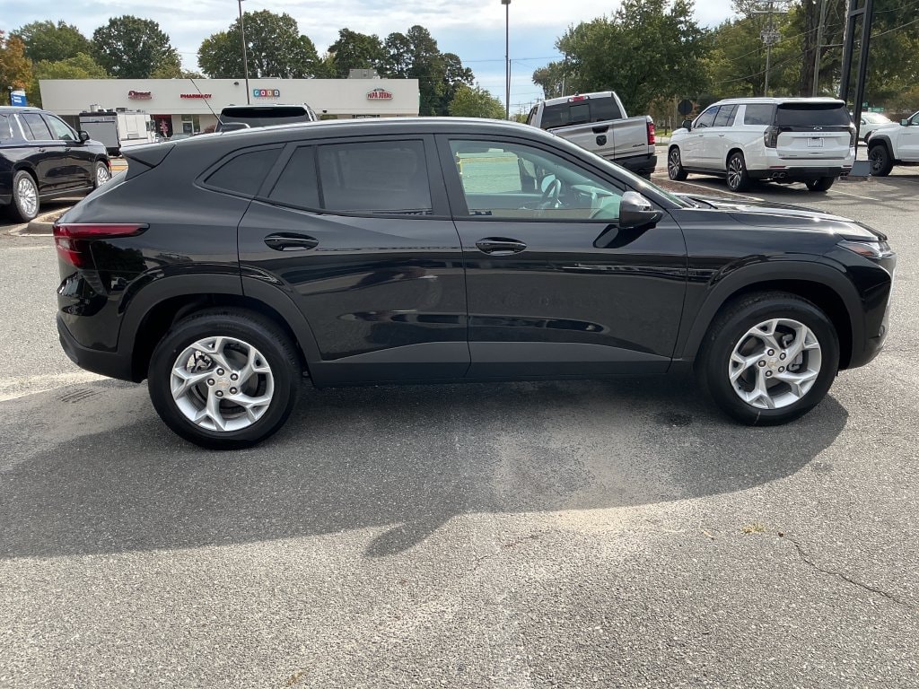2026 Chevrolet Trax LS - Photo 6