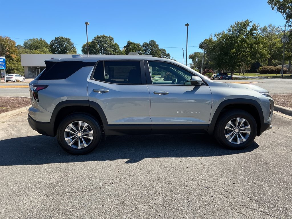2027 Chevrolet Equinox LT - Photo 6