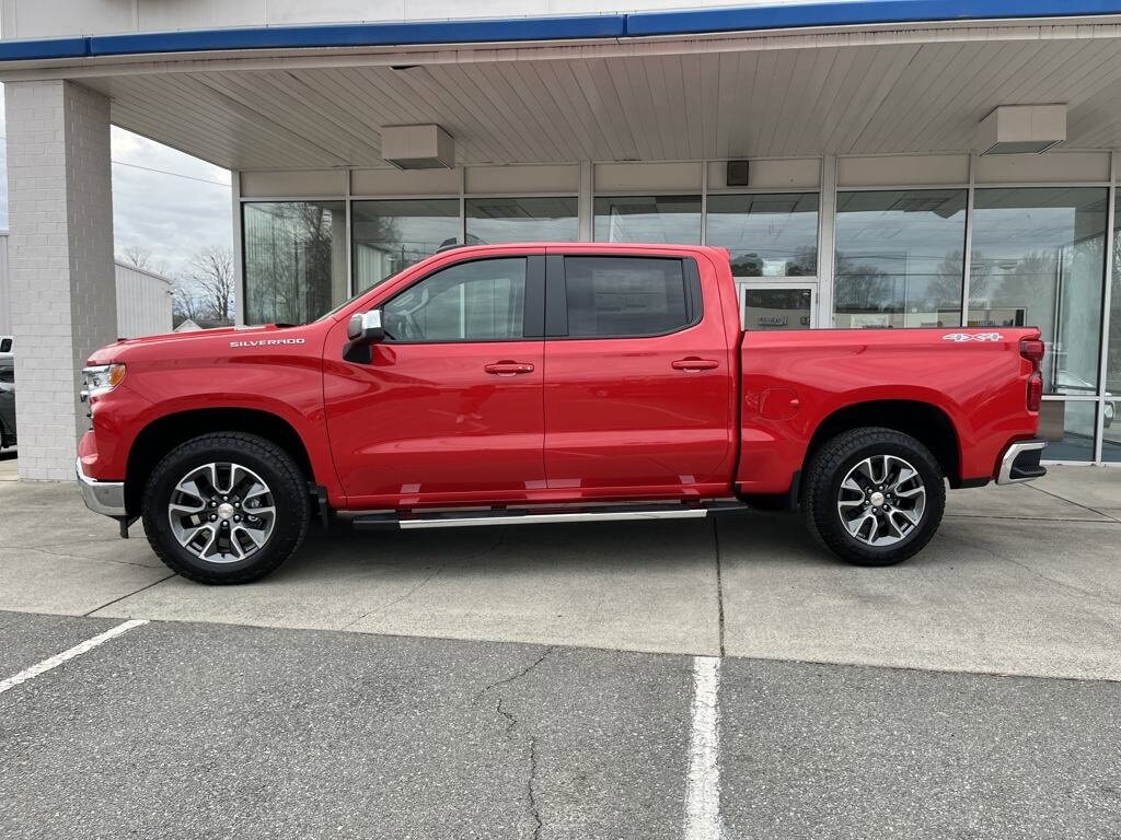 2025 Chevrolet Silverado 1500 LT photo 2