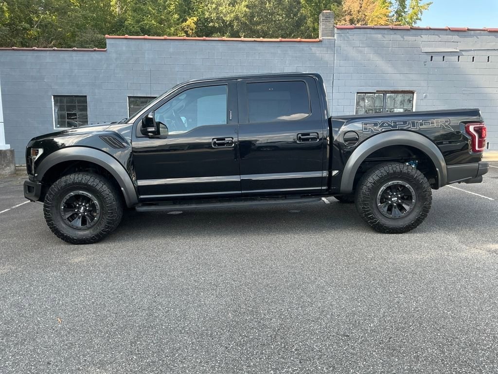 2017 Ford F-150 Raptor photo 2