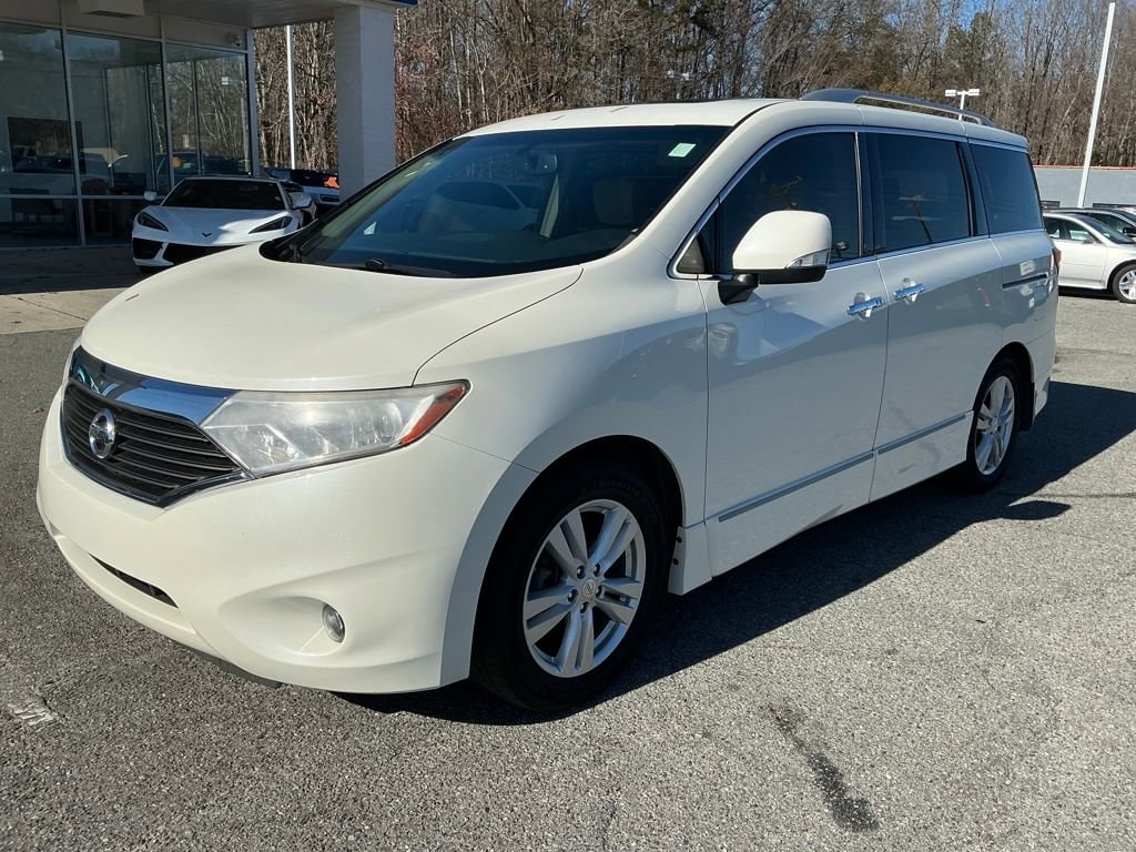 2015 Nissan Quest SL's photo