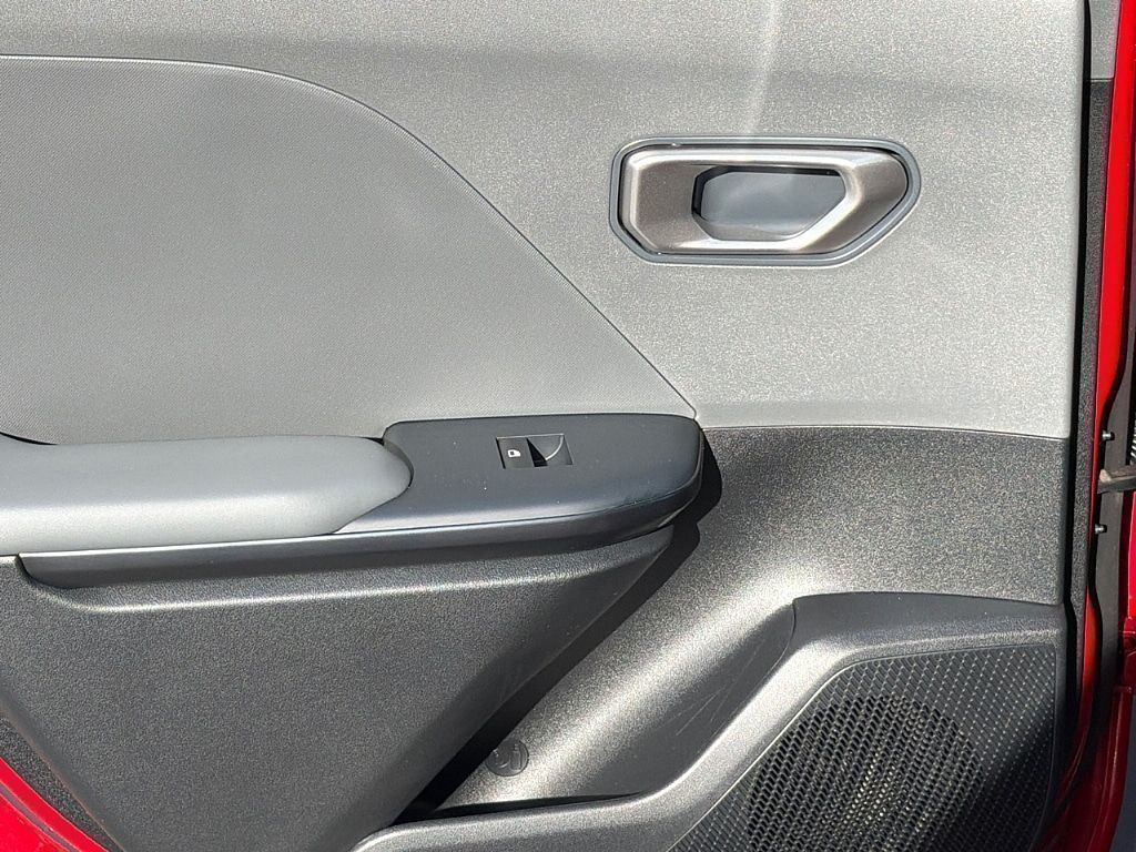 2025 Kia K4 LXS - Photo 8