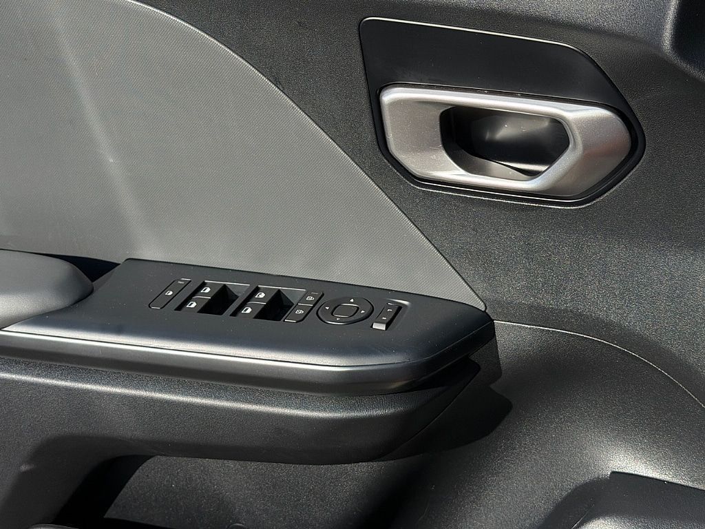 2025 Kia K4 LXS - Photo 18