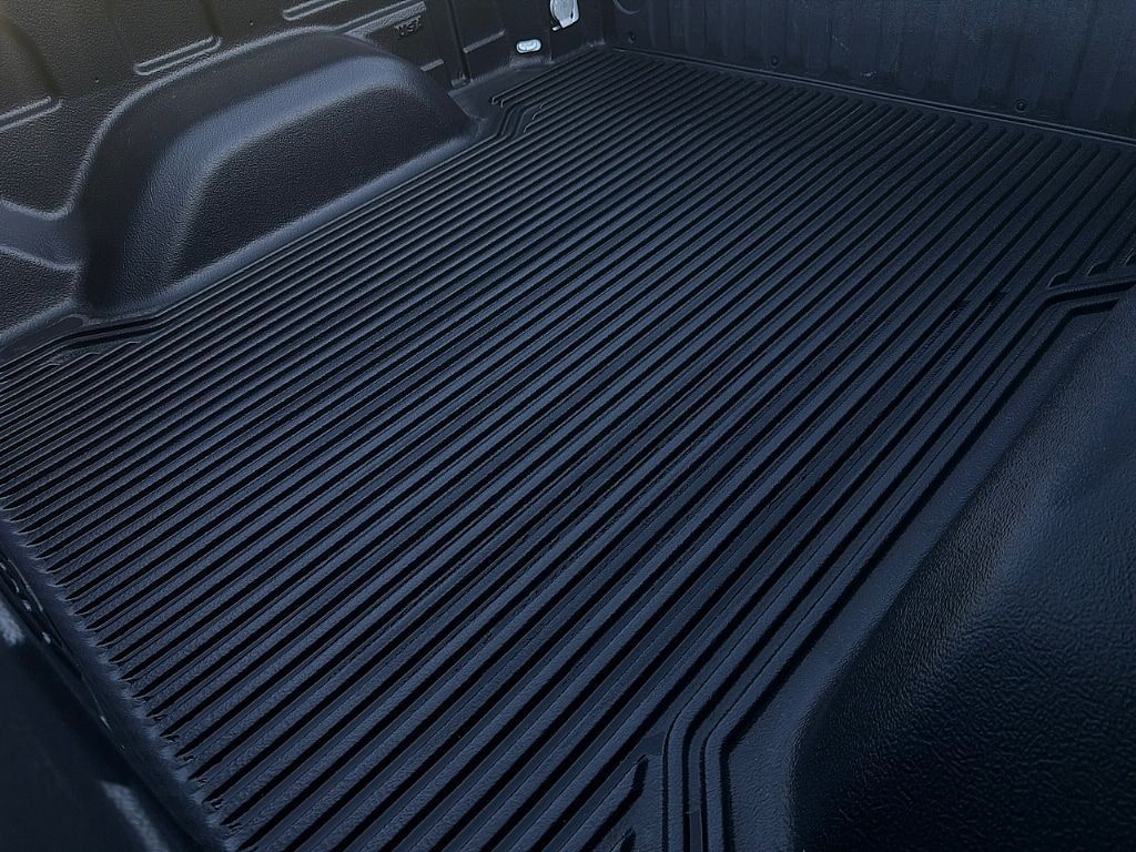 2024 GMC Sierra 1500 SLT - Photo 7