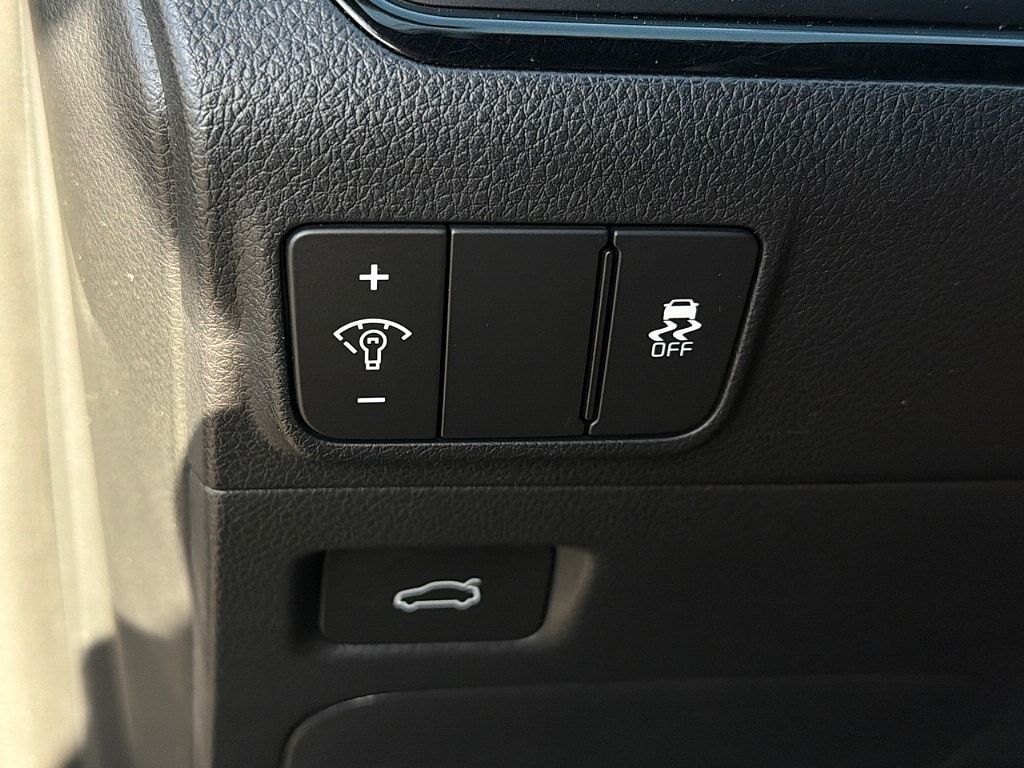 2025 Kia K5 GT-Line - Photo 21