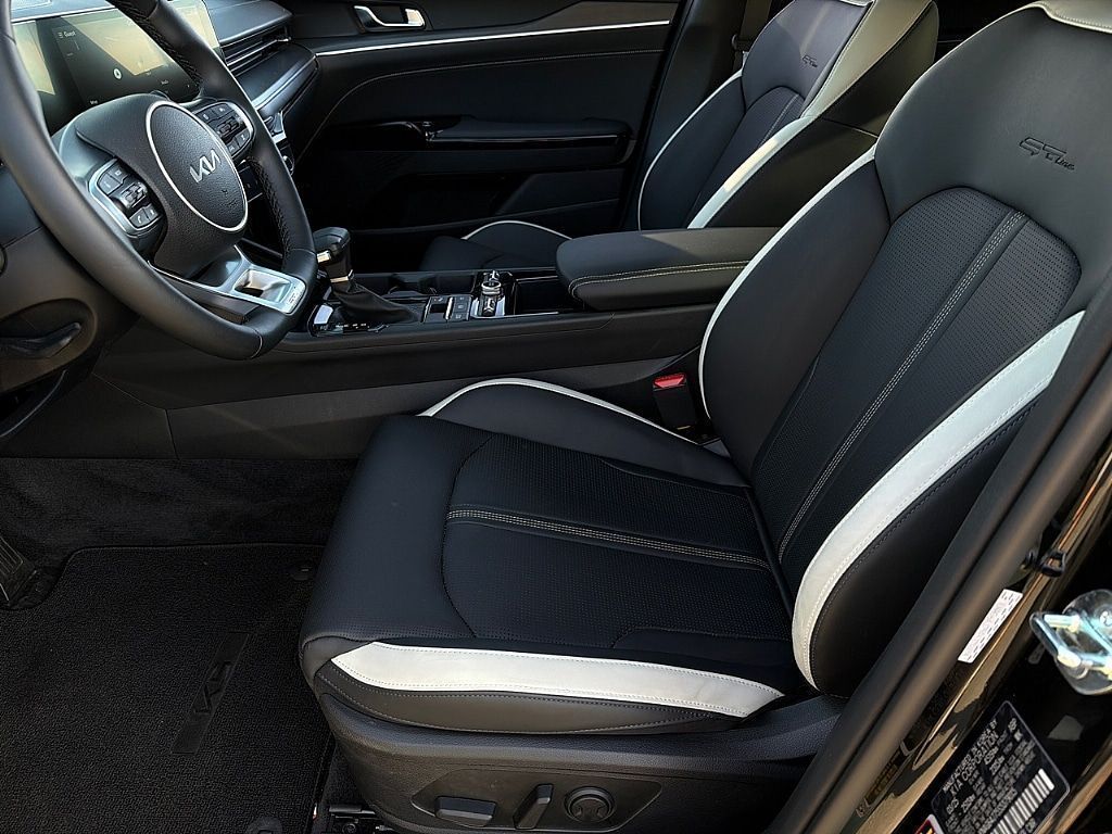 2025 Kia K5 GT-Line - Photo 13