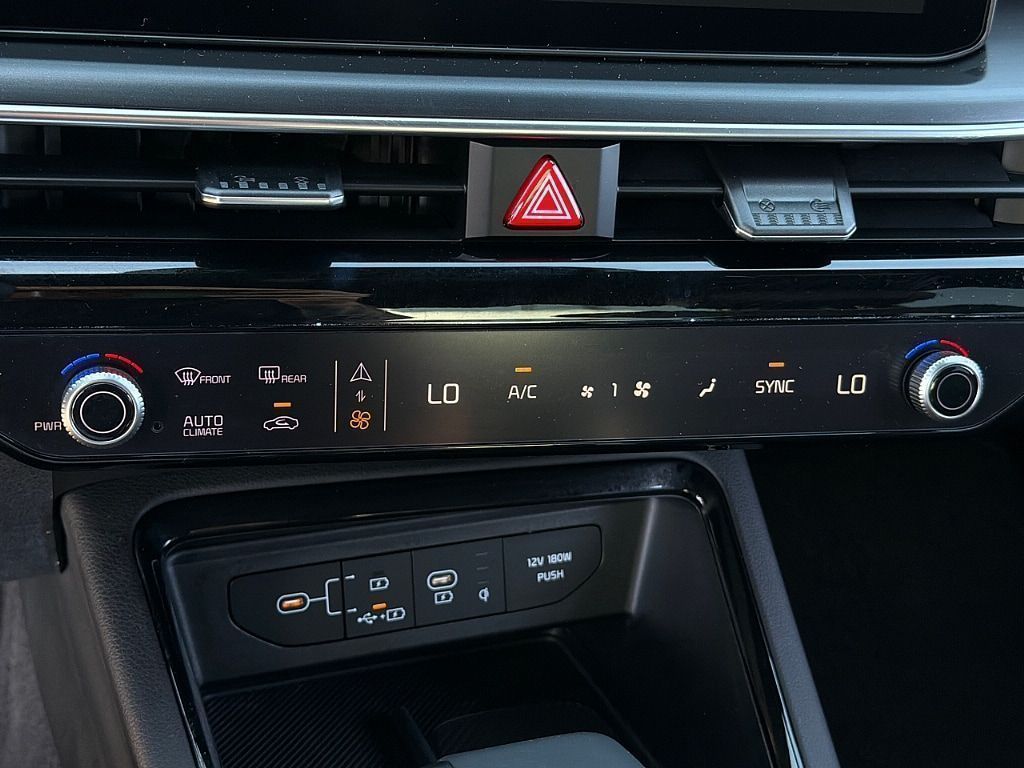 2025 Kia K5 GT-Line - Photo 17