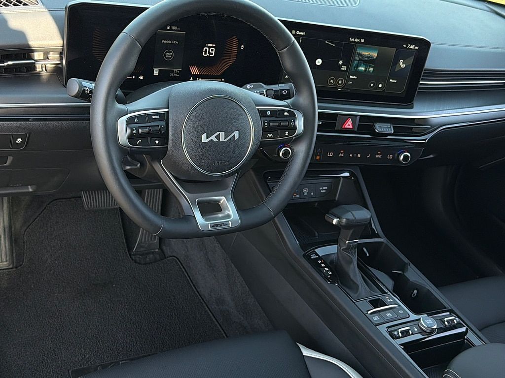 2025 Kia K5 GT-Line - Photo 10