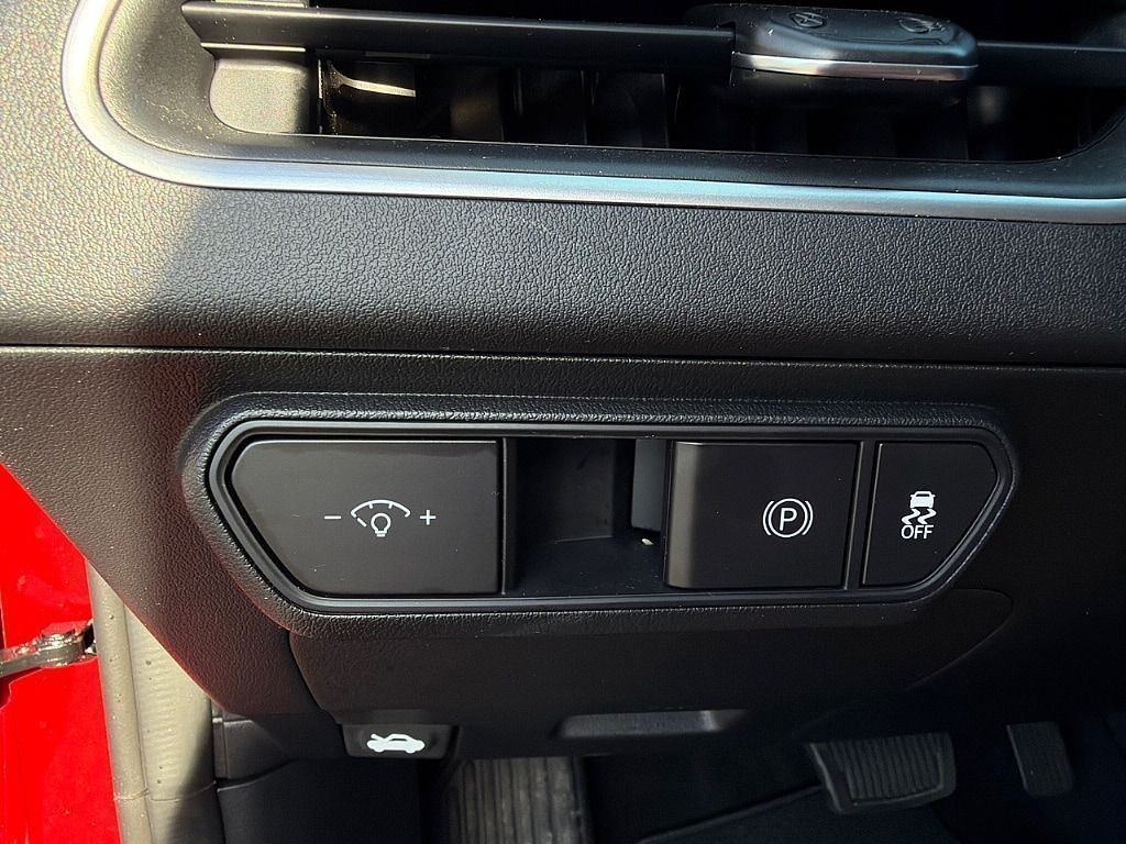 2025 Kia K4 LXS - Photo 17