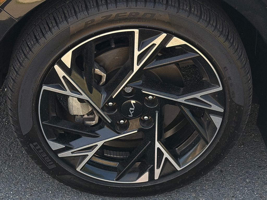 2025 Kia K5 GT-Line - Photo 8