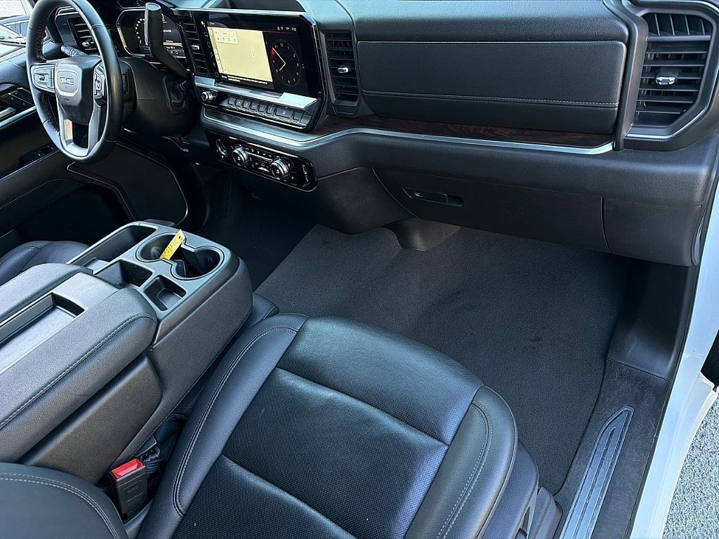 2024 GMC Sierra 1500 SLT - Photo 22