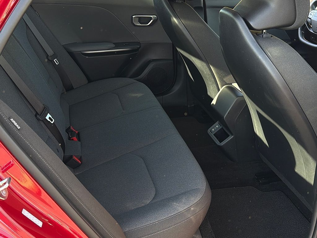 2025 Kia K4 LXS - Photo 21