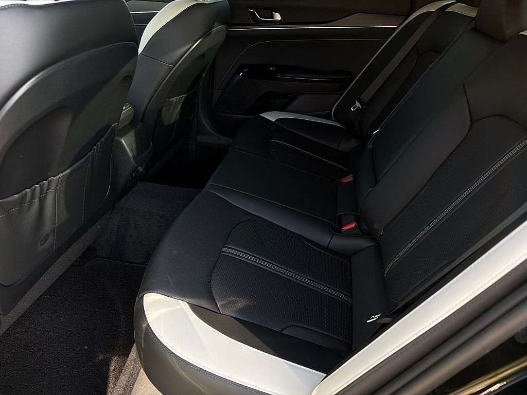 2025 Kia K5 GT-Line - Photo 11