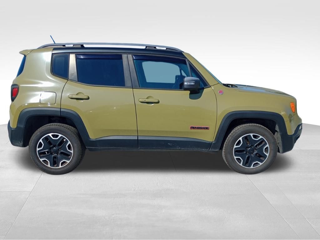 2015 Jeep Renegade Trailhawk photo 3