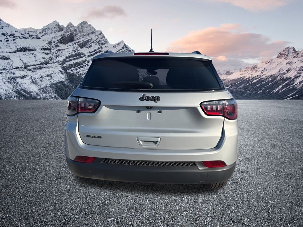 2025 Jeep Compass Latitude photo 4