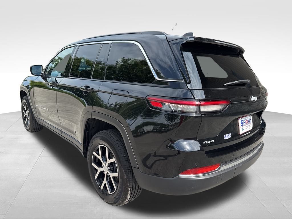 2024 Jeep Grand Cherokee Limited photo 3