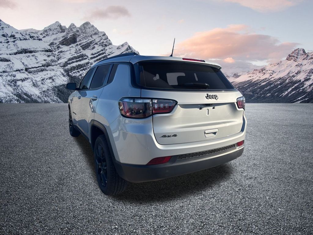 2025 Jeep Compass Latitude photo 3