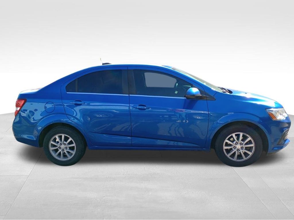 2020 Chevrolet Sonic LT photo 4