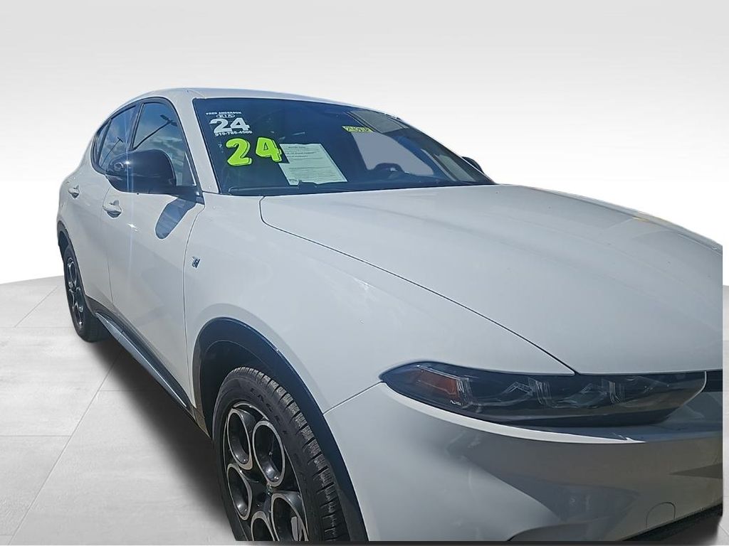 2024 Alfa Romeo Tonale Ti photo 2