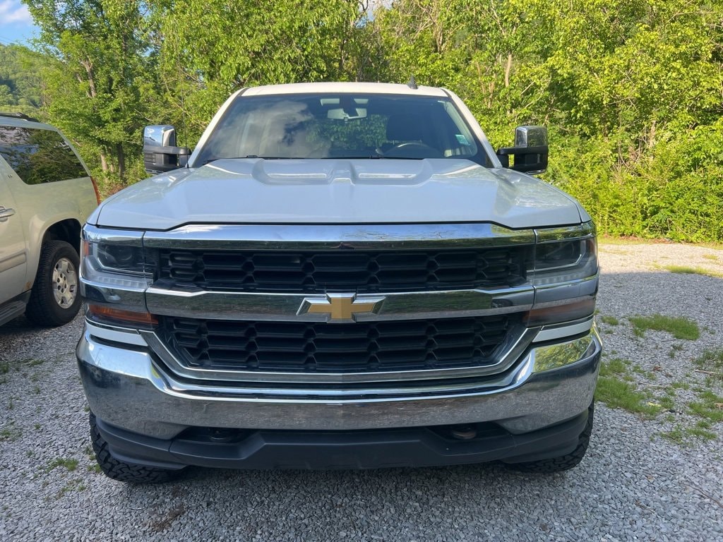 Used 2016 Chevrolet Silverado 1500 LT with VIN 1GCUKREC4GF213883 for sale in Hazard, KY