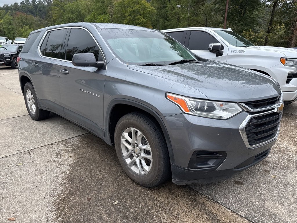 2021 Chevrolet Traverse LS photo 2