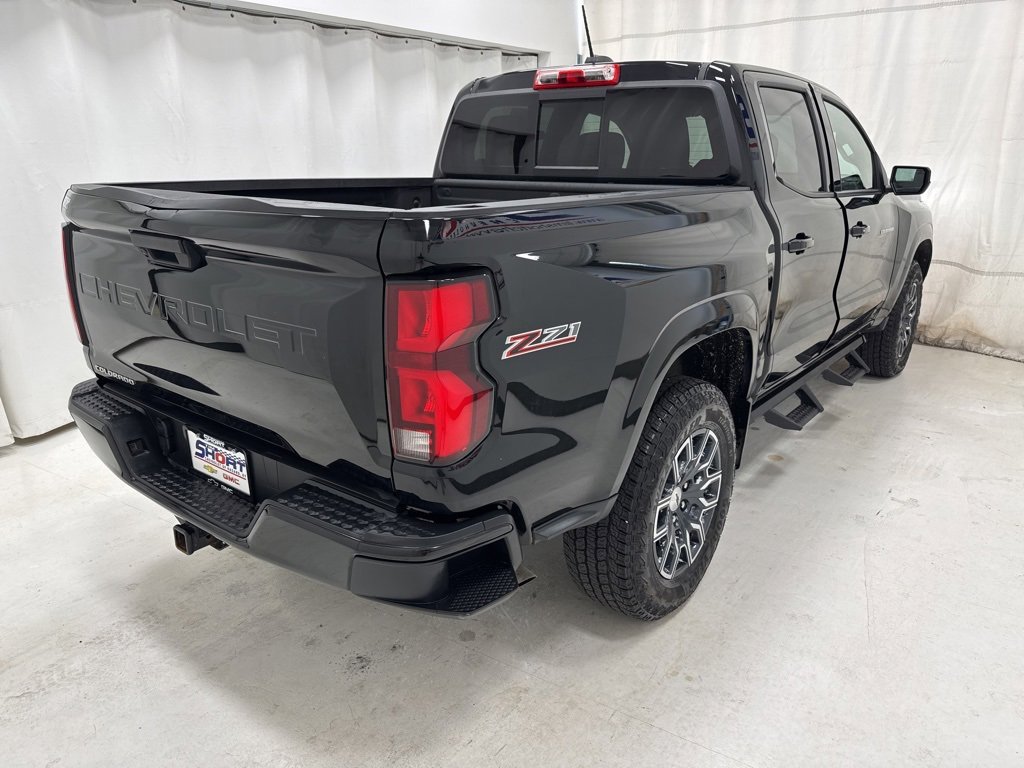 2024 Chevrolet Colorado Z71 photo 2