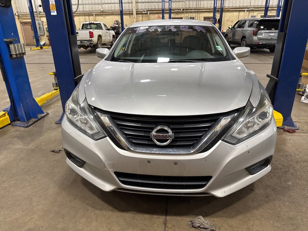 Used 2017 Nissan Altima SV with VIN 1N4AL3AP8HC229342 for sale in Hazard, KY
