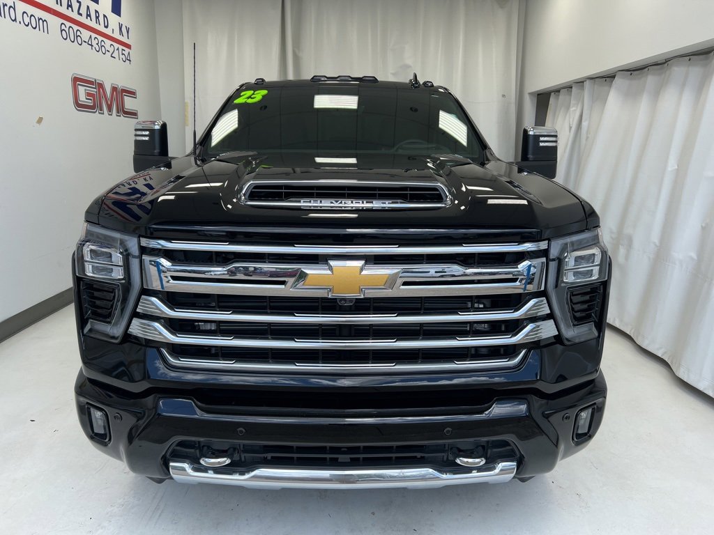 2025 Chevrolet Silverado 2500HD High Country photo 2
