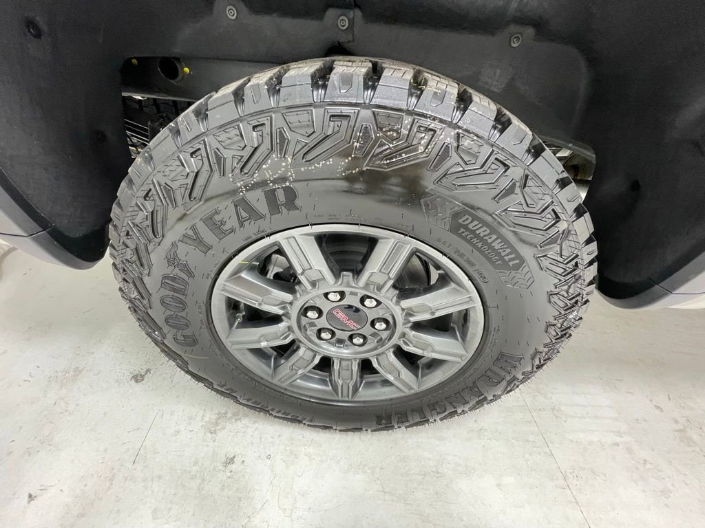 2026 GMC Sierra 1500 AT4X - Photo 8