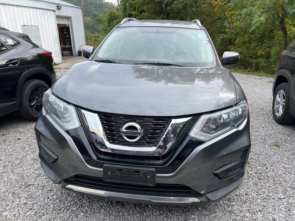 Used 2017 Nissan Rogue S with VIN KNMAT2MV9HP525364 for sale in Hazard, KY