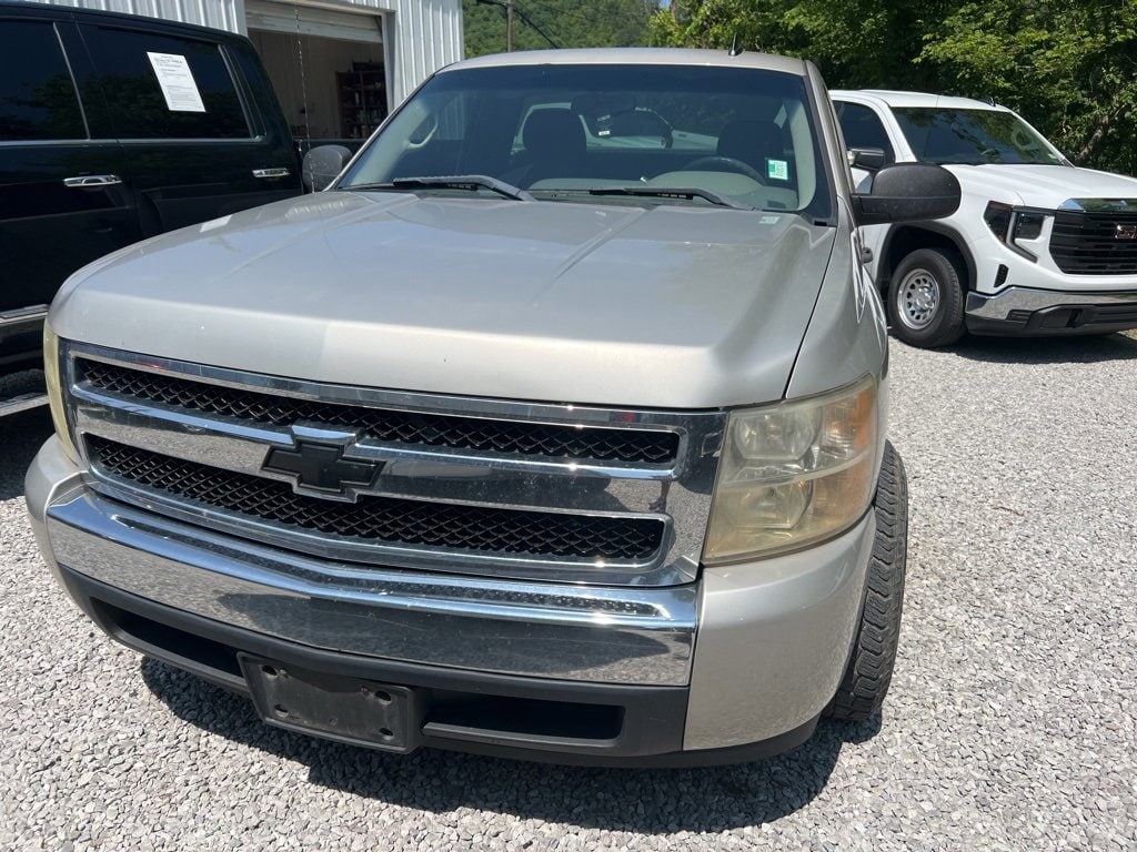 Used 2008 Chevrolet Silverado 1500 Work Truck with VIN 1GCEC14X58Z282525 for sale in Hazard, KY
