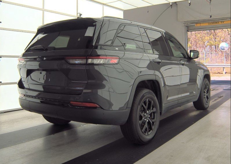 Used 2024 Jeep Grand Cherokee Altitude with VIN 1C4RJHAG9RC162171 for sale in Hazard, KY