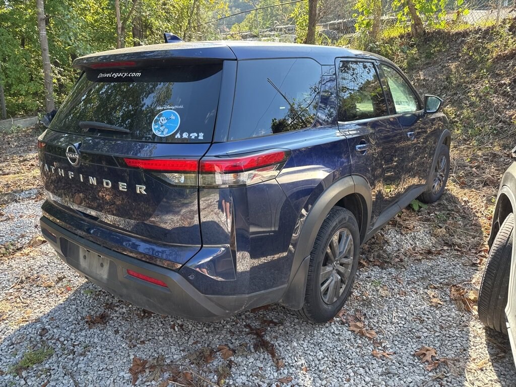 2022 Nissan Pathfinder S photo 3